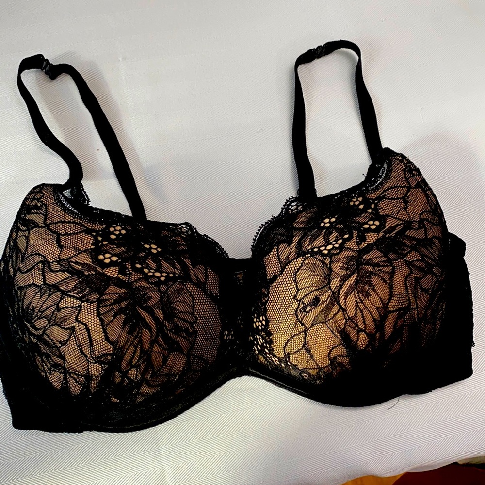 Victoria’s Secret black lace bra 36D